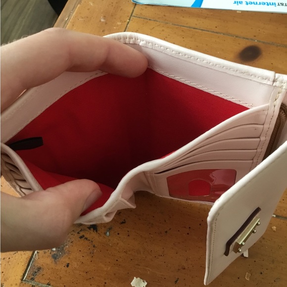 Dooney & Bourke Light Pink or Cream Women’s Wallet New Mint - Picture 5 of 5